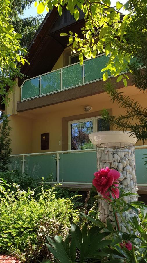 Keller Apartmanok Hajduszoboszlo Exterior photo